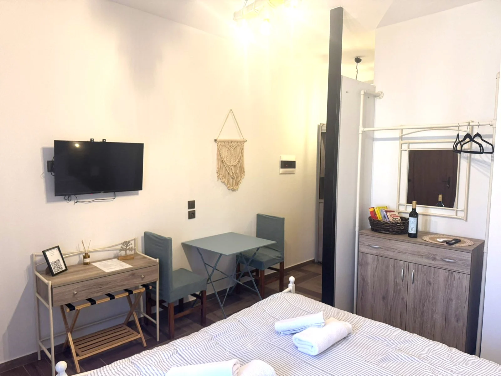 Dining, Smart TV and storage area
