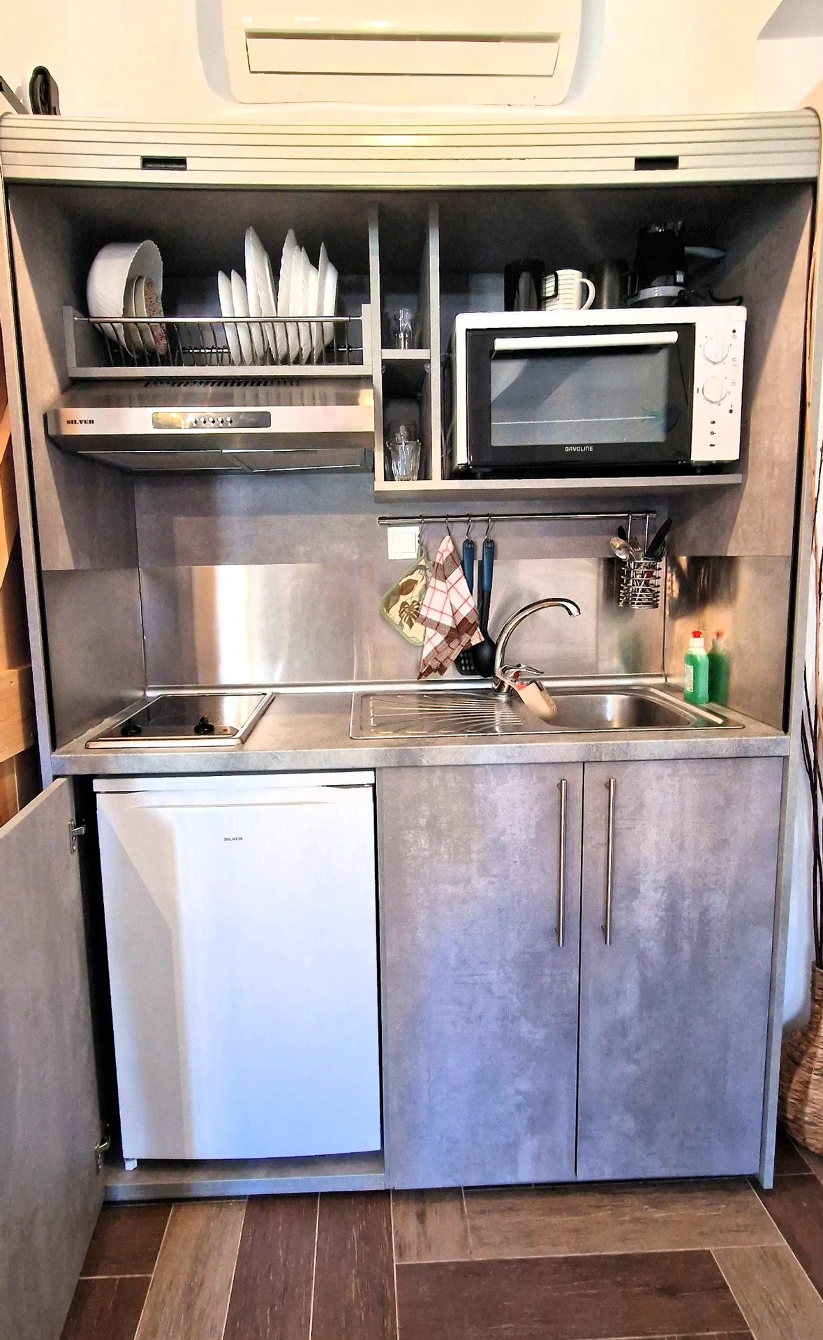 Kitchen and kitchenette storage