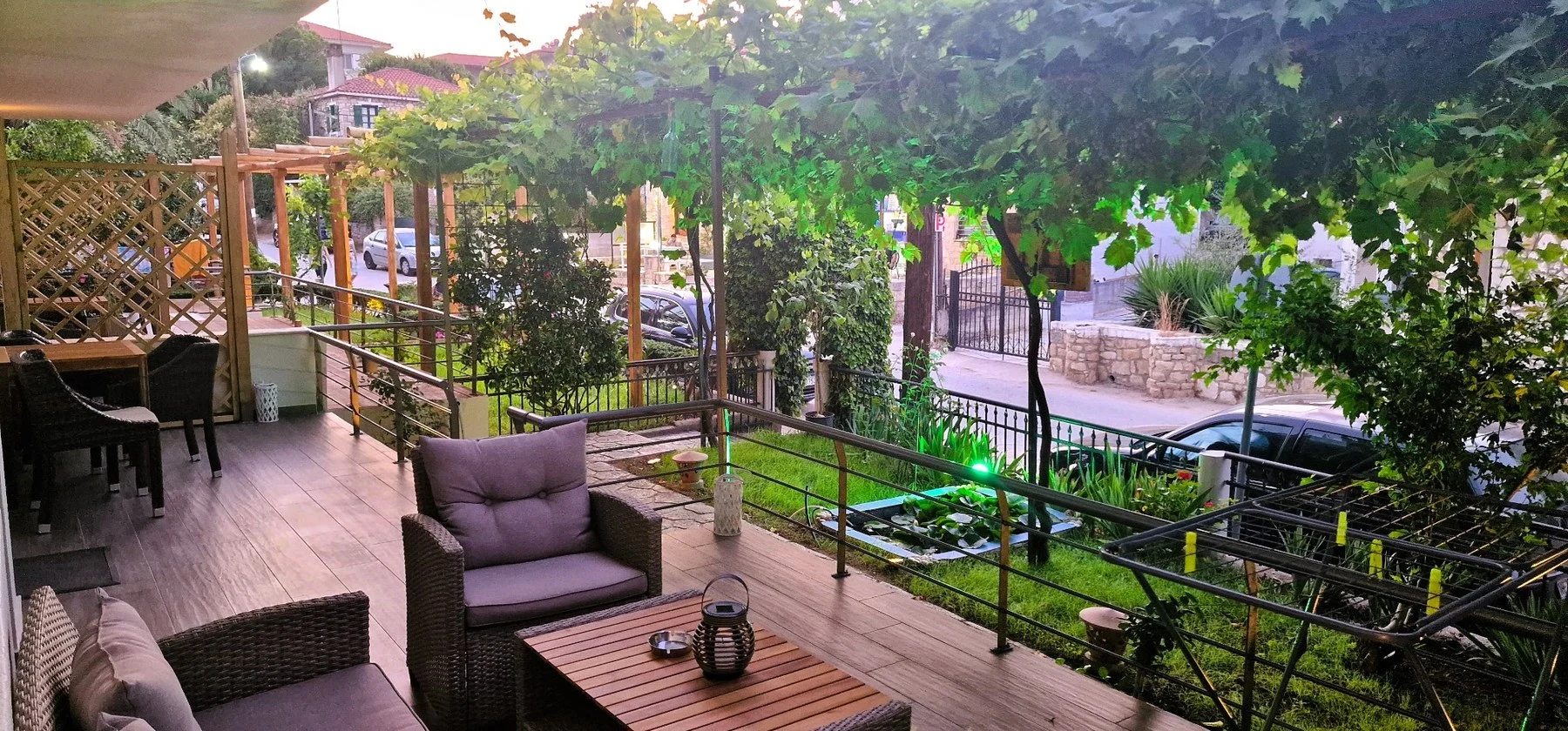 Covered veranda & garden view